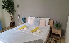 Central Properties - Spacious & Modern Studio Apartment In Gzira With Roof Terrace And Private Balcony